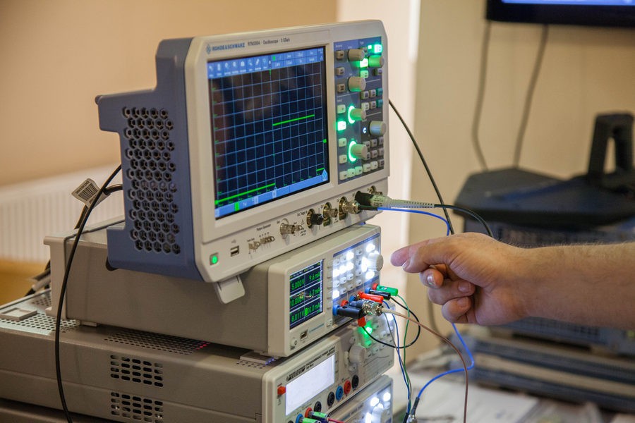 Компания Rohde & Schwarz продемонстрировала контрольно-измерительное оборудование на конференции «Электроника и микроэлектроника СВЧ» в «ЛЭТИ»