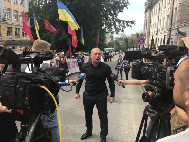 Митинг против Сытника завершился погромом холла здания НАБУ