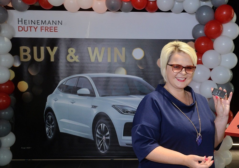 Компания Heinemann Duty Free вручила победителю промо-акции Buy & Win новый Jaguar E-Pace