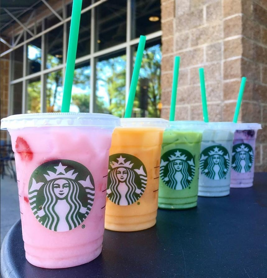 Starbucks отказывается от пластиковых соломинок