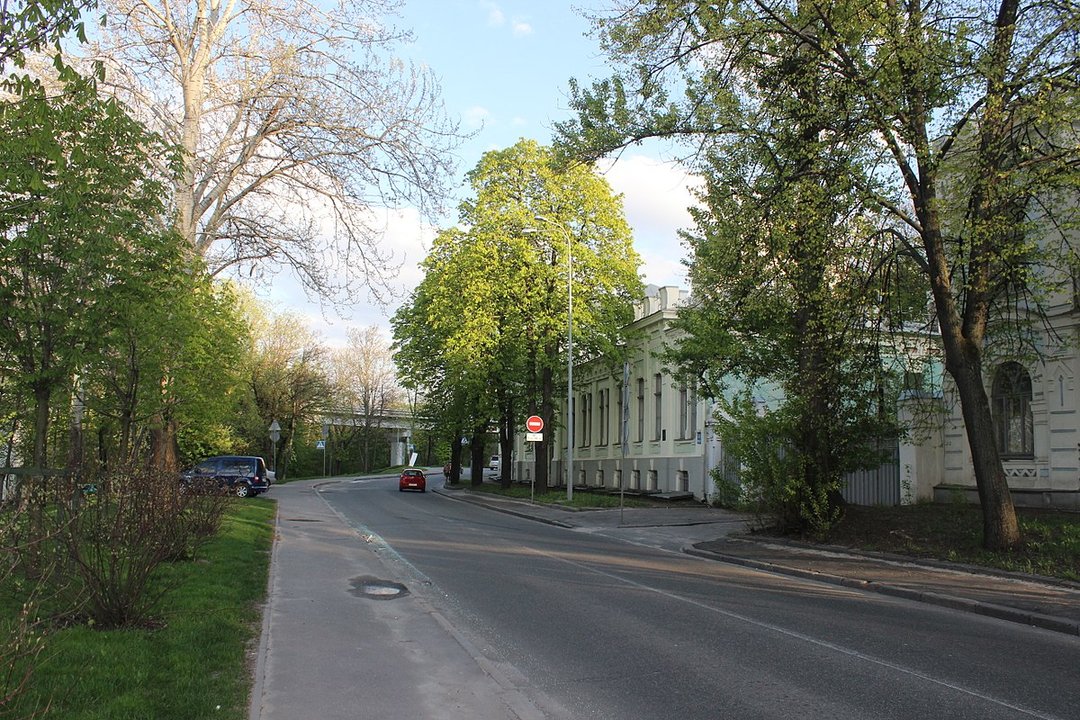 В Киеве на ремонт закрывают парковую дорогу