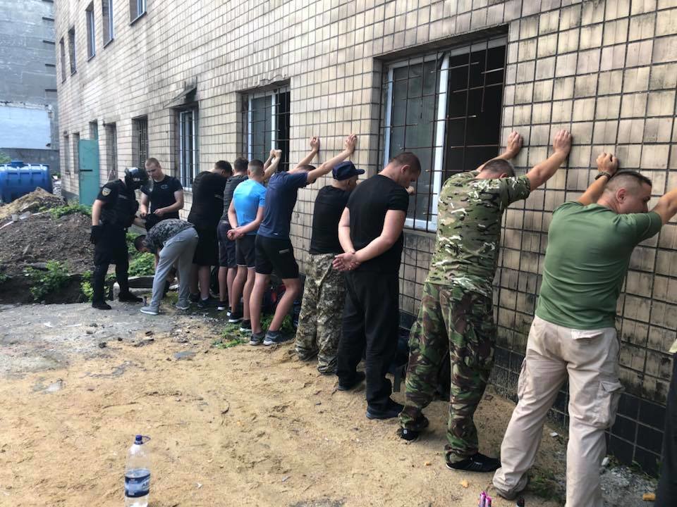 В Одессе задержали более 20 человек, пытавшихся захватить предприятие (фото)