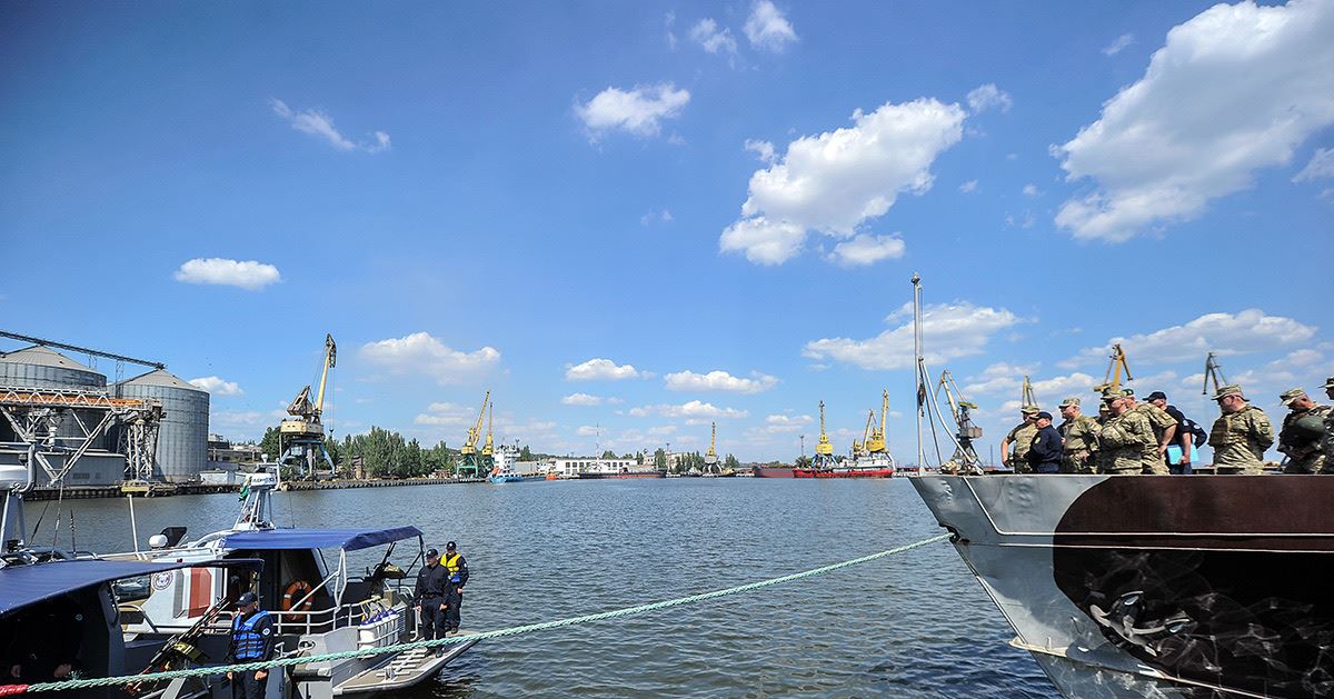 Турчинов предлагает усилить военное присутствие Украины в Азовском море