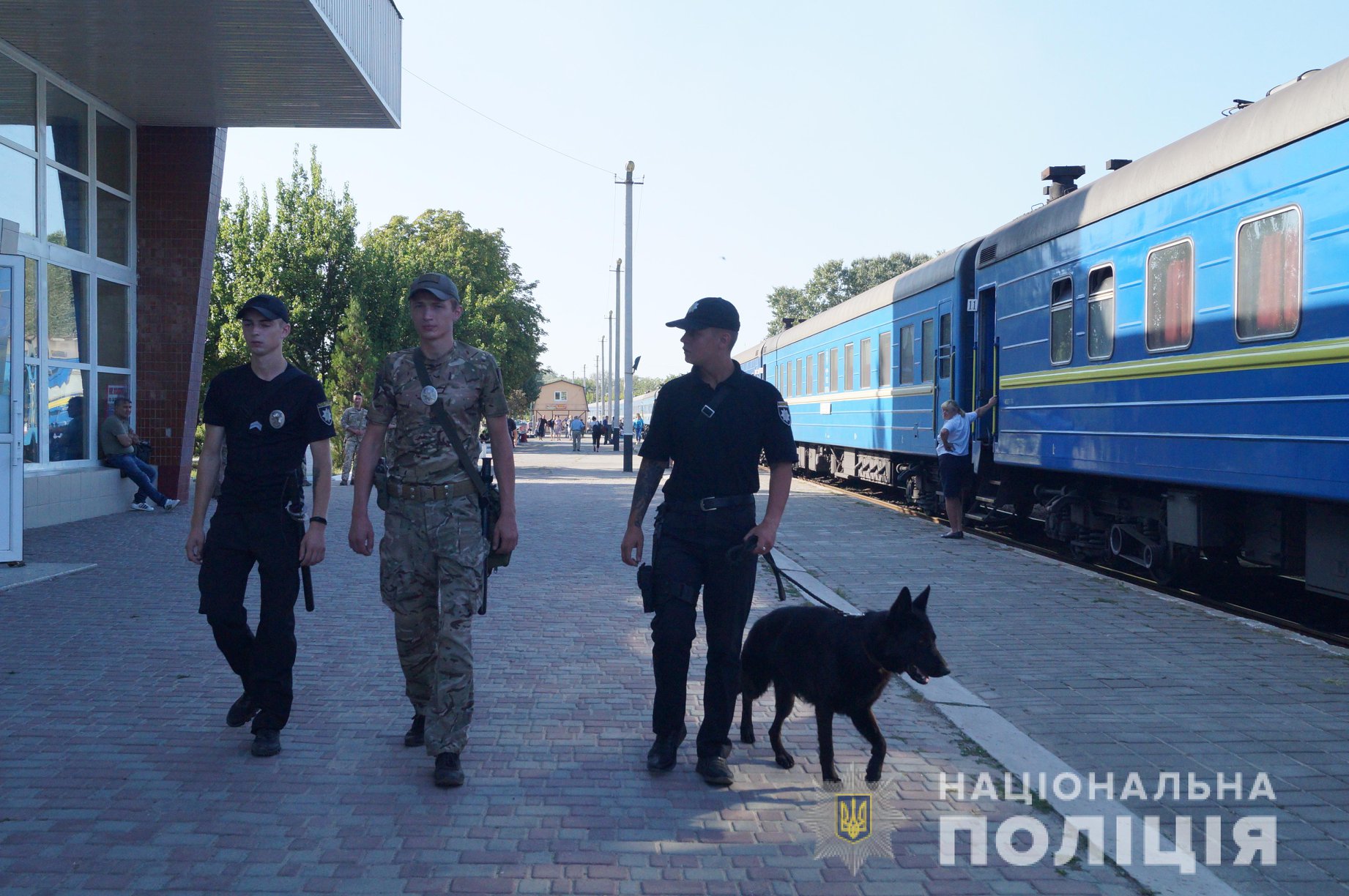 Полиция проверяет все пассажирские поезда в Луганской области (фото)
