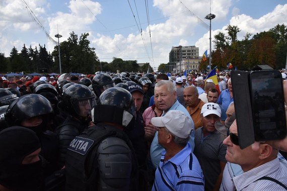 В Молдове проходит многотысячный антиправительственный протест (фото, видео)