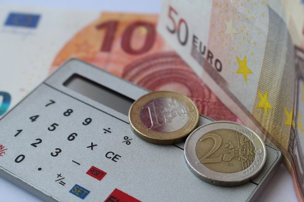 Биржевые курсы евро и доллара возросли на четверть рубля