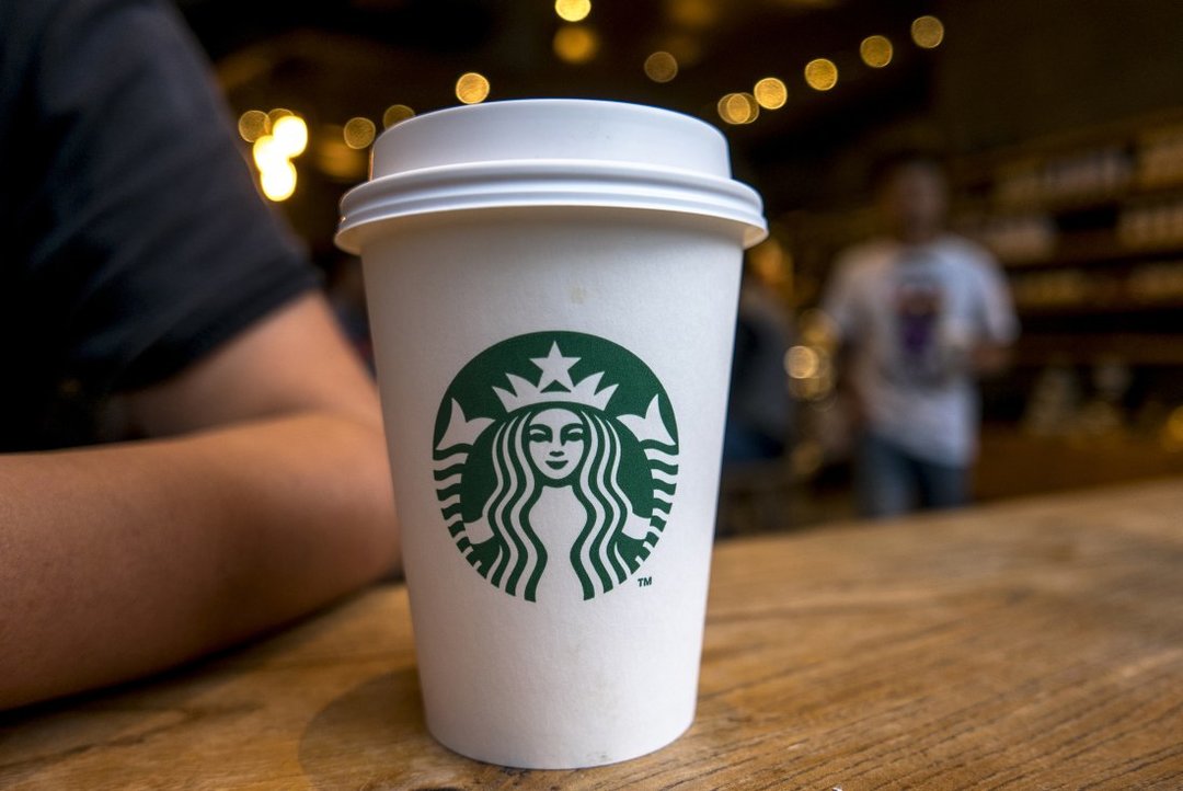 Starbucks уволит часть сотрудников в рамках масштабной реструктуризации — WSJ